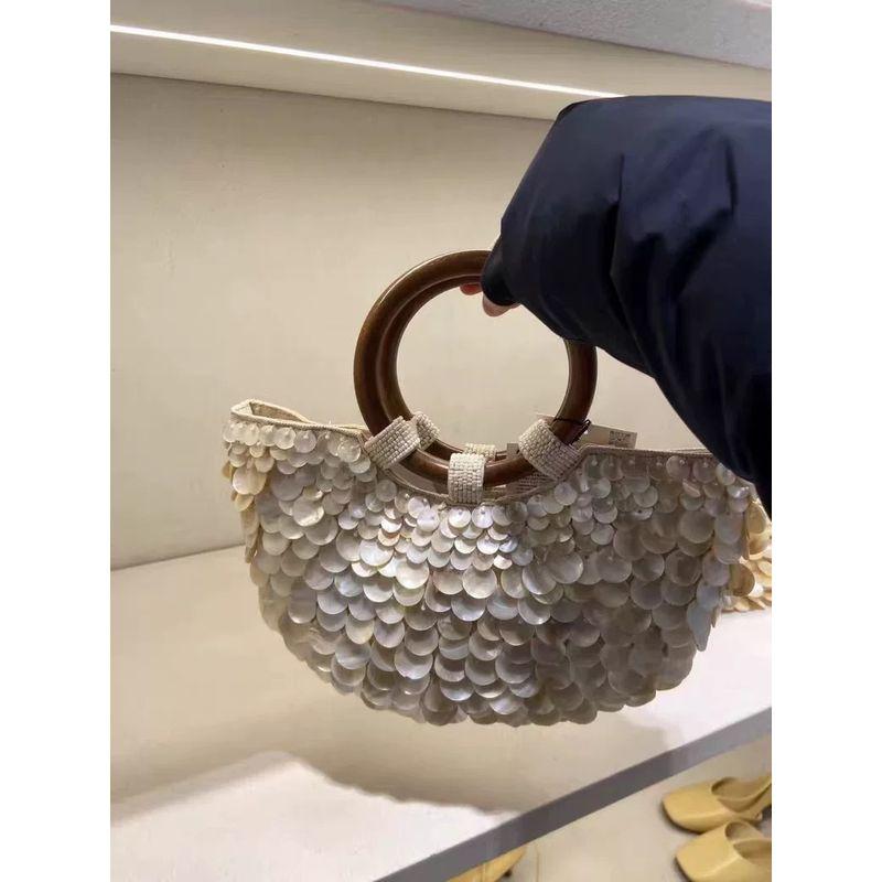 

2025 Весна/Лето Новое поступление Необычная ручная работа Сумка из натуральной ракушки Сказочные сумочки для женщин Нишевые сумки Стильный тренд Creamy-white shell bag