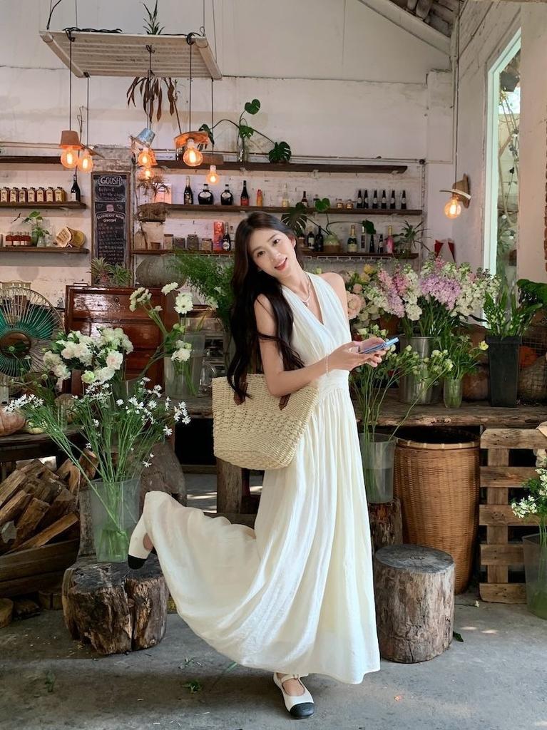 French V-neck Sleeveless Dress Women's Summer Pure Desire Temperament Waist Thin Small a Word Long Skirt