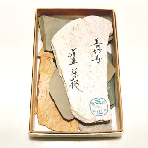 Natural Whetstones, Yamashiro Brand, Randomly Split Into Small Pieces, 150g or More, from Kyoto's Umegahata, Including Okudono, Nakayama, Otsuki, and