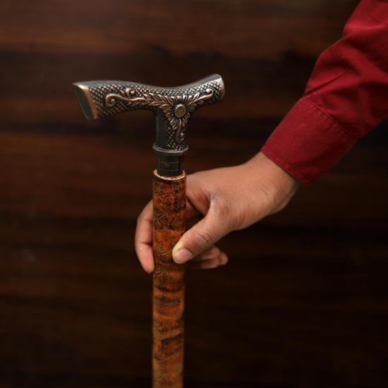Luxuriöser Holzspazierstock mit antikem Kupfergriff Handgeschnitzter Gehstock zur Gehstütze Funktionelles Geschenk für Männer Sammler