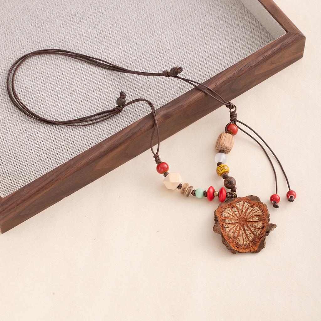 Retro Natural Fruit Blood Vine Piece Pendant Necklace Women'S Autumn And Winter Niche Fashion Beaded Long Sweater Chain