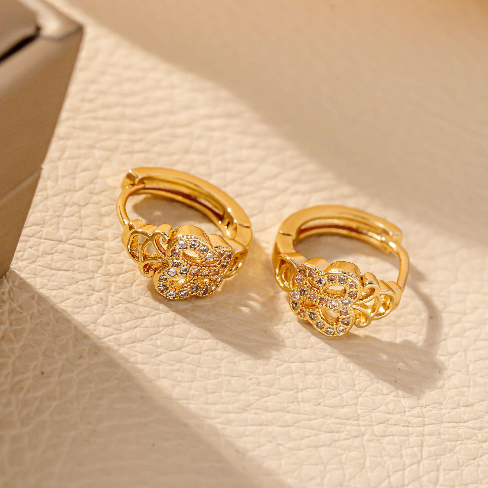 2024 European & American Style Full Diamond Butterfly Earrings: Elegant Women s Light Luxury Studs