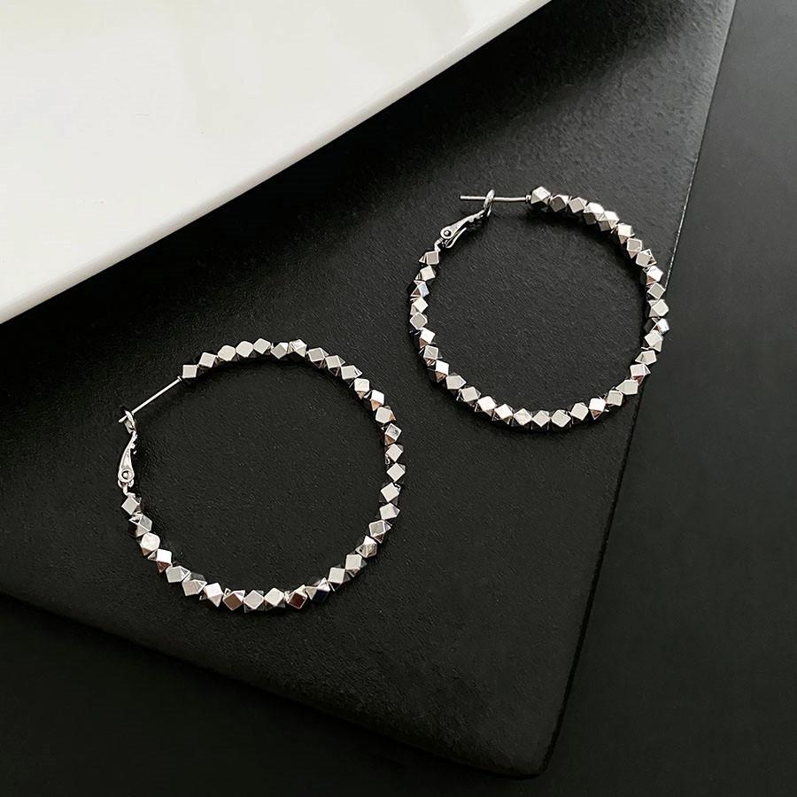 

Высококлассные уникальные женские серьги-кольца серебристого цвета 2022 года