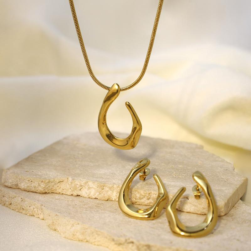 Exaggerated Metal Wind, A Lot Of Sweet And Cool Irregular Geometric U-Shaped Earrings, Necklace Set, Spot Model.