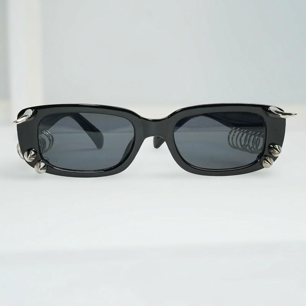 Occhiali da Sole Punk Borchiati Donna Uomo Cyberpunk Quadrati Montatura Piccola Occhiali da Sole Gotici Occhiali Rivettati Hip Hop Streetwear Occhiali da Sole