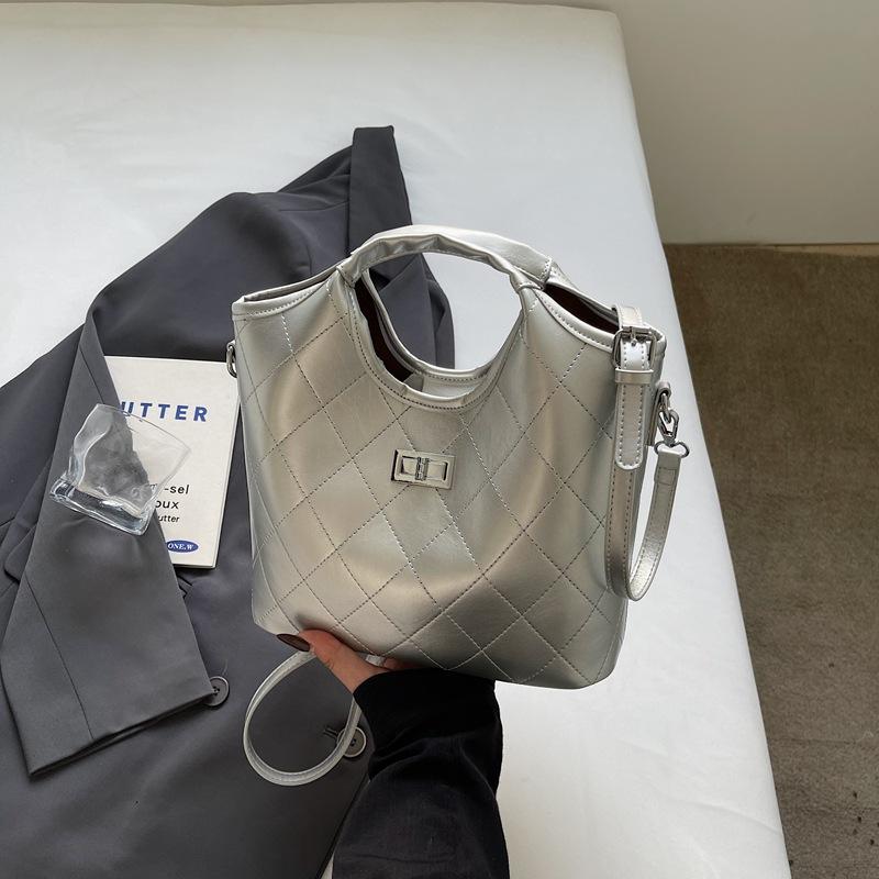 2025 new commuter bucket bag women's rhombus simple handbag bag niche fashion trend messenger bag
