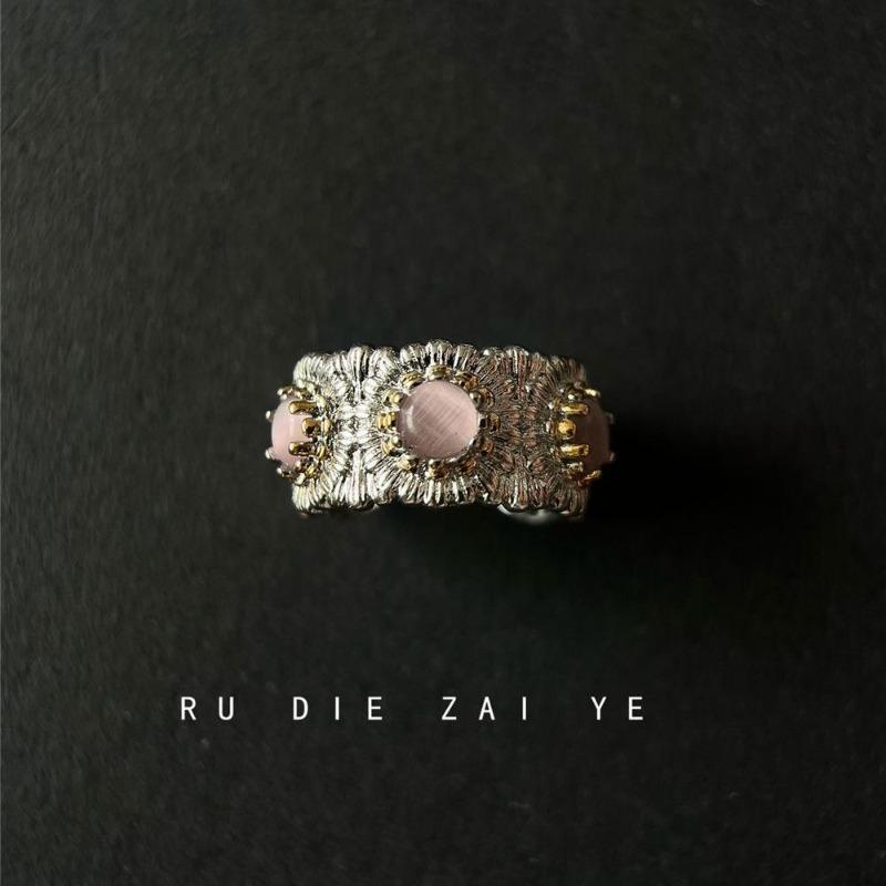 Moonlight daisy ~ vintage daisy ring - retro chic, open design size adjustable
