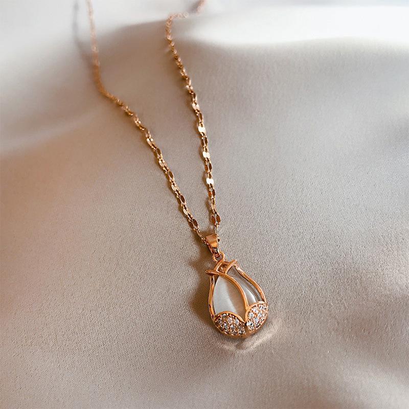 Fashion High Sense Imitation Opal Tulip Titanium Steel Necklace Girls Internet Celebrity Collarbone Chain