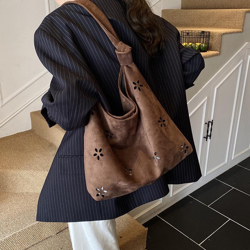 Suede bag women's large-capacity new autumn and winter retro shoulder mother and child bag commuter tote bag