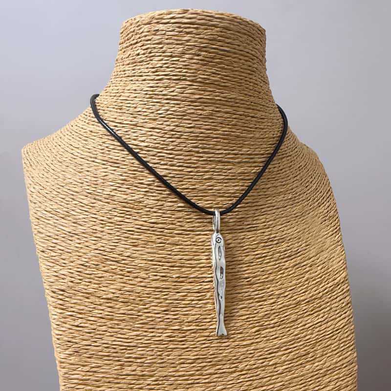Art Silver Fish Pendant Necklace With Hammered Texture For Stylish Women