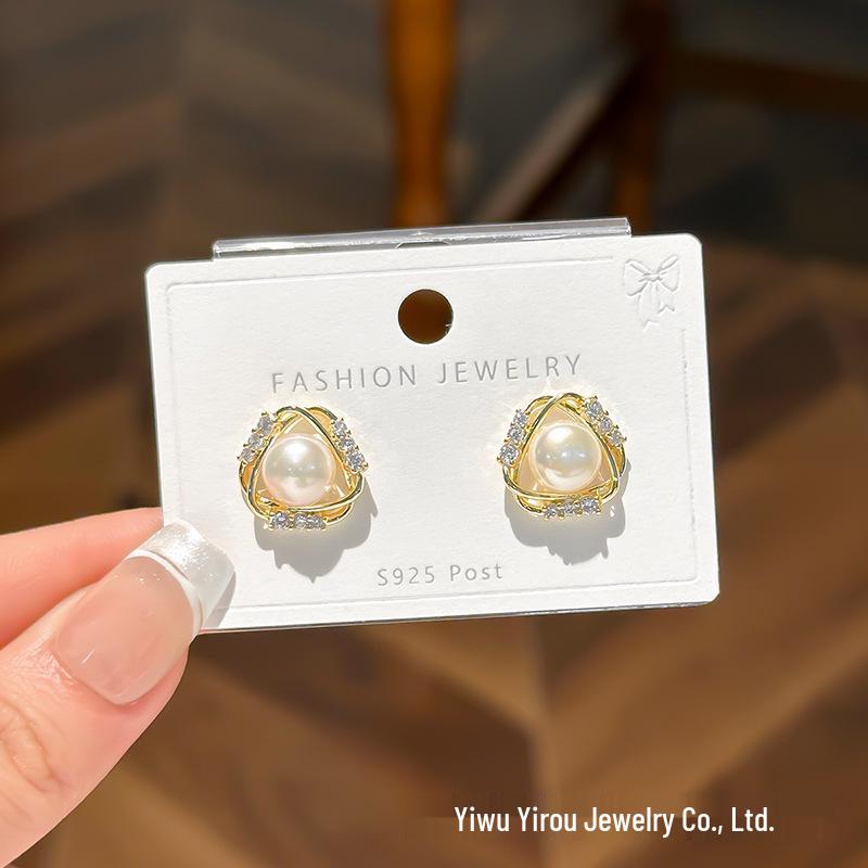 Elegant Hollow Pearl Stud Earrings for Women - Exquisite, High-End, Slimming, and Fashion-Forward Design
