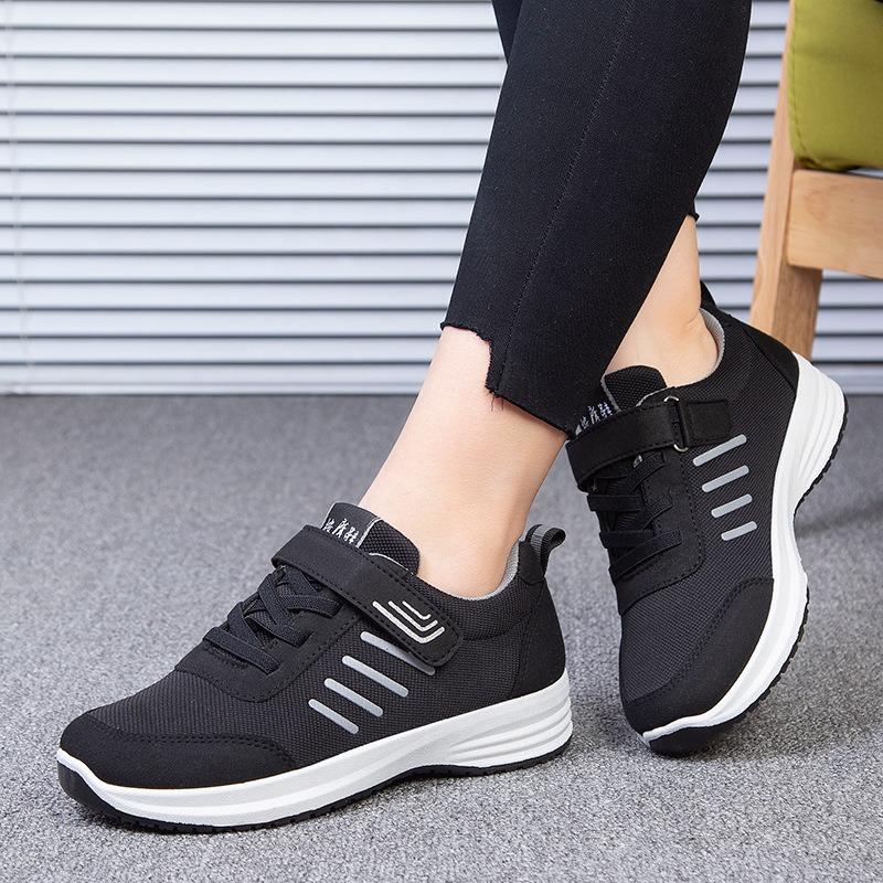 Genuine men's and women's walking shoes autumn new middle-aged and old people will sell elderly shoes street stall shoes