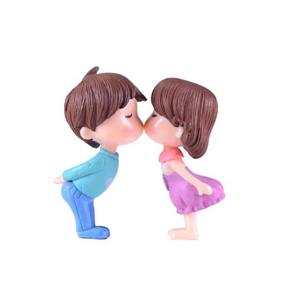 2Pcs Kiss Dolls Mini Landscape Ornaments Figurines Fairy Garden Dollhouse Decor