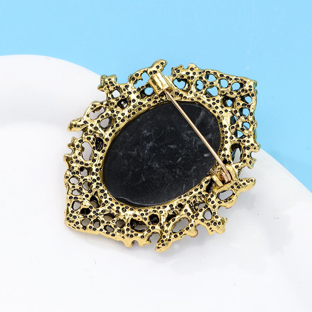 New Beauty Head Embossed Brooch 20 Styles Available Classic Fashion Pin Wedding Party Jewelry Pearl Rhinestone Material