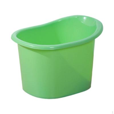Wannencontainer mit eingebauter Sitzgelegenheit für komfortables Baden