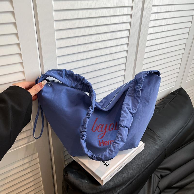 Large-capacity niche design personalized bag women's 2025 fashion commuter dumpling bag Korean simple single shoulder oblique span bag