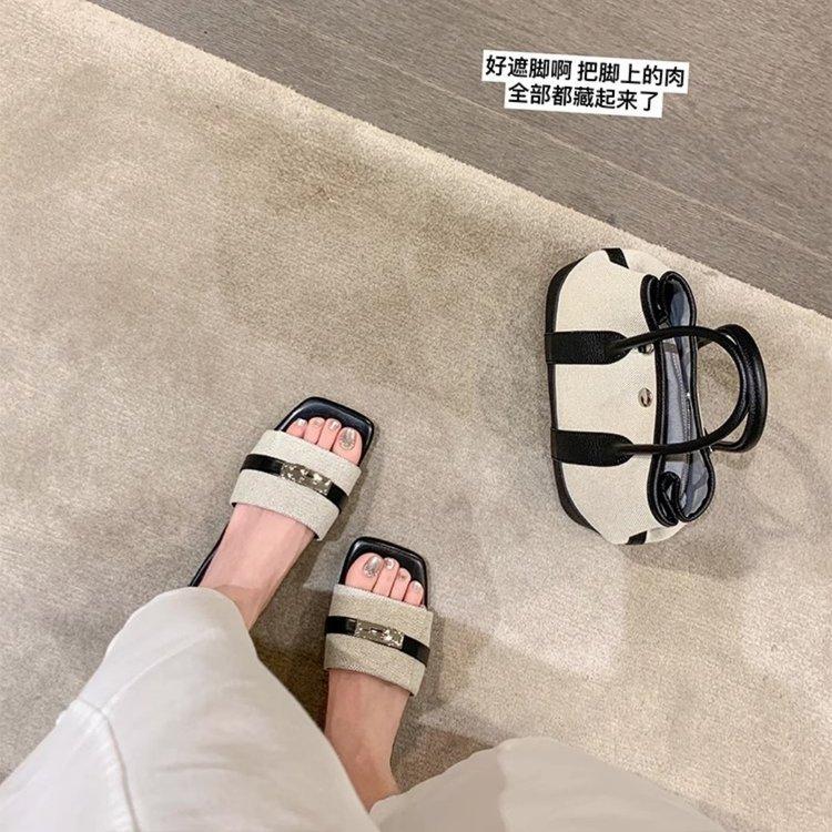 

Soft leather version~ niche lock one-word slippers women s summer 2025 new outer wear flat-bottomed French sandals women s shoes 40