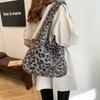 Stylish Black And Green Retro Tote Bag For Women With Unique Design And Cozy Material