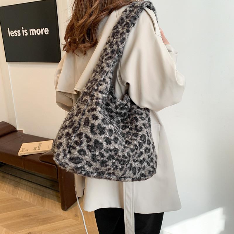 Stylish Black And Green Retro Tote Bag For Women With Unique Design And Cozy Material