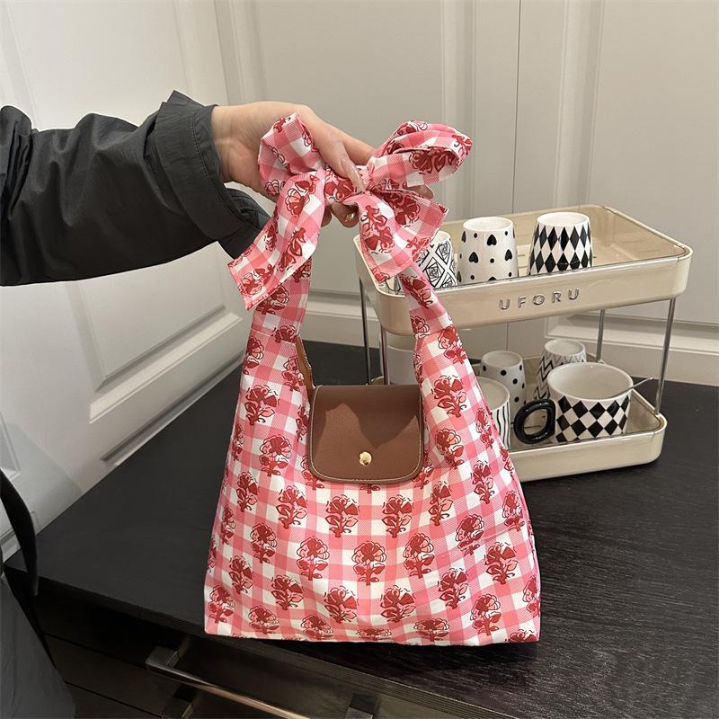 2025 Spring and Summer New Casual Versatile Cute Floral Knotted Shoulder Underarm Bag Women's Bag Big Personality Trendy Fashion