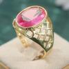 Klassischer Funkelnder Eingelegter Rosa Synthetischer Zirkonia Ausgehöhlter Vergoldeter Ring Damenmode Bankett Festival Schmuck Zubehör