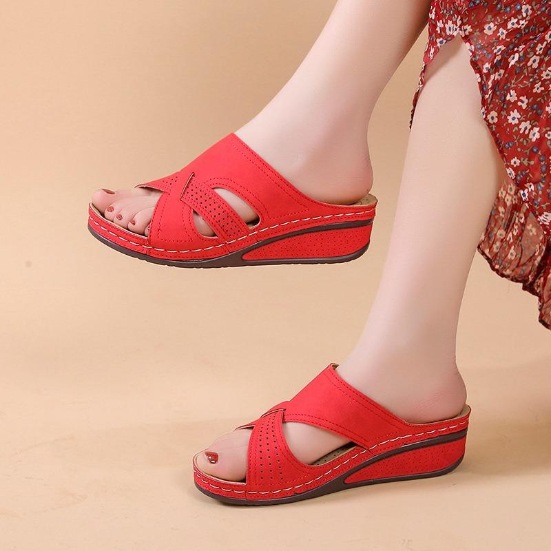 Summer new slope heel platform sandals women wear platform mother shoes large size snals retro hollow slippers