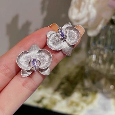 Diamond Flower Stud Earrings Fashion Niche Design Cold Wind Earrings Light Luxury High Temperament Versatile Earrings