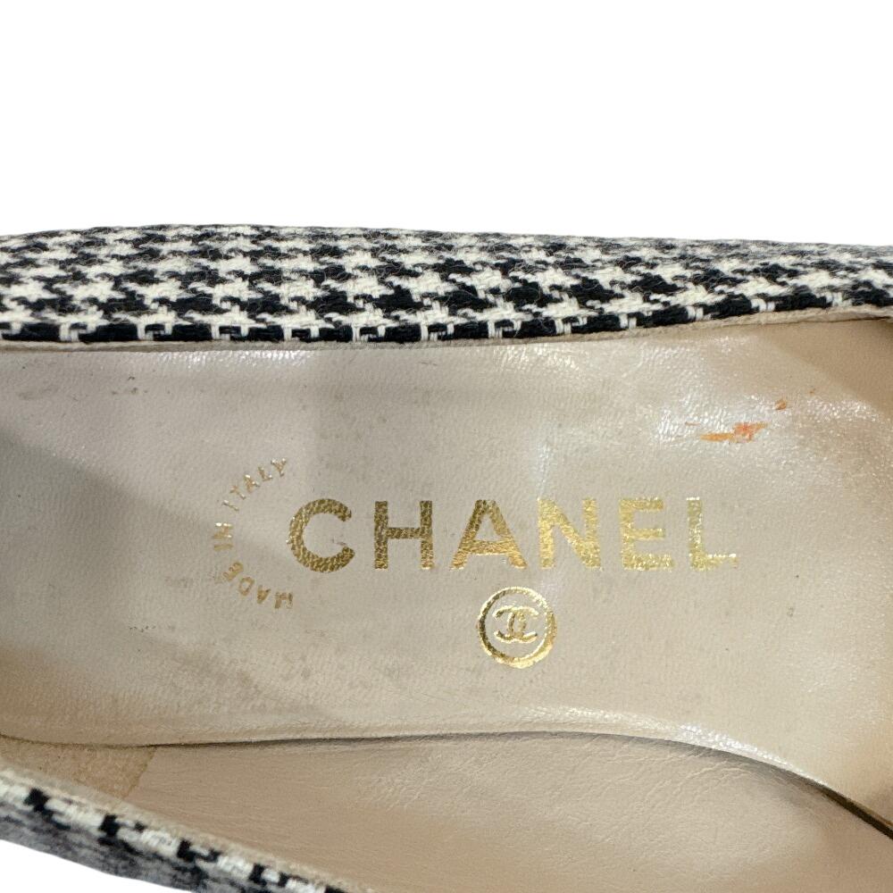 CHANEL Houndstooth pattern leather pumps black leather Used