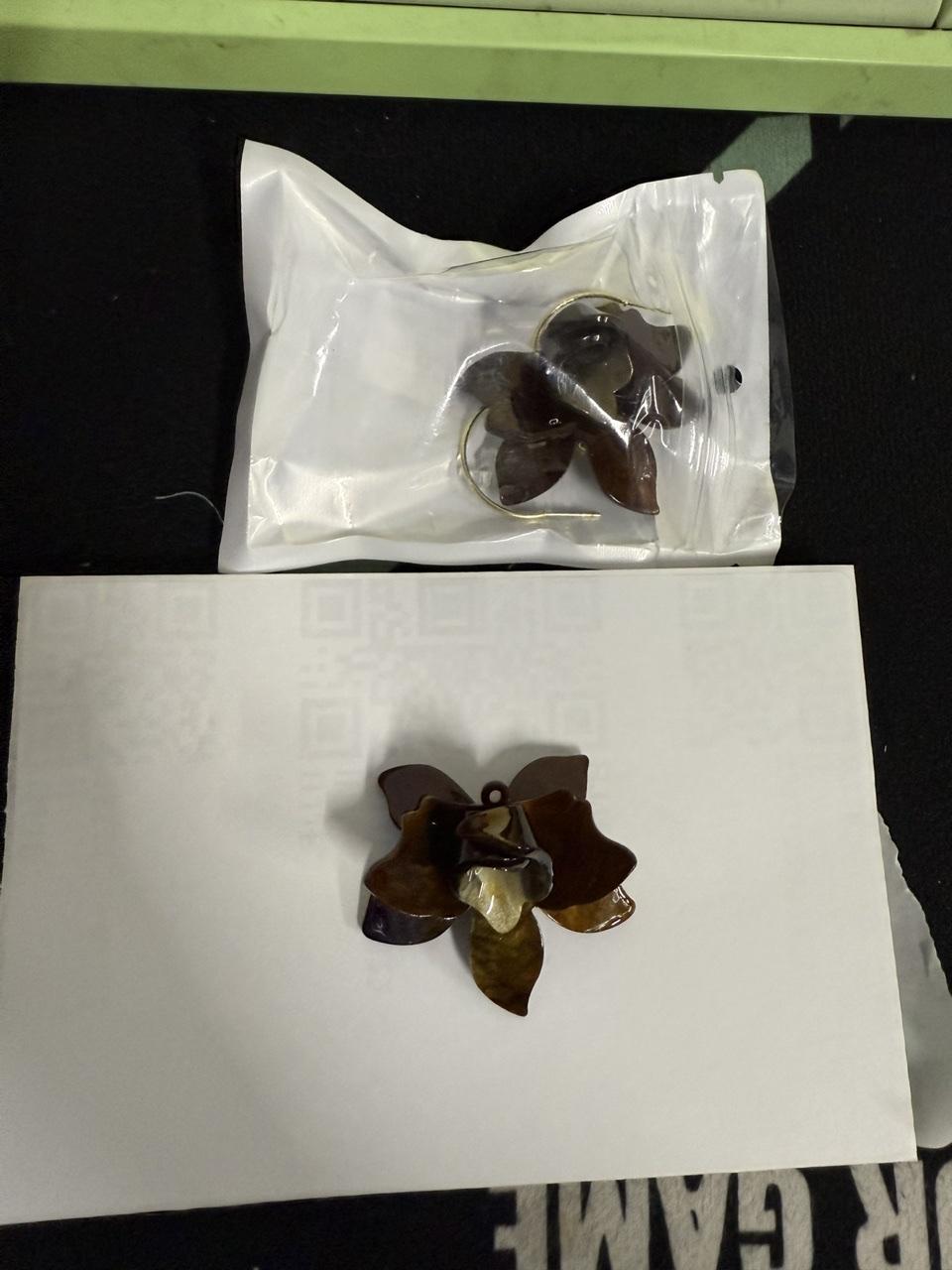 Акриловые серьги-цветы One Size