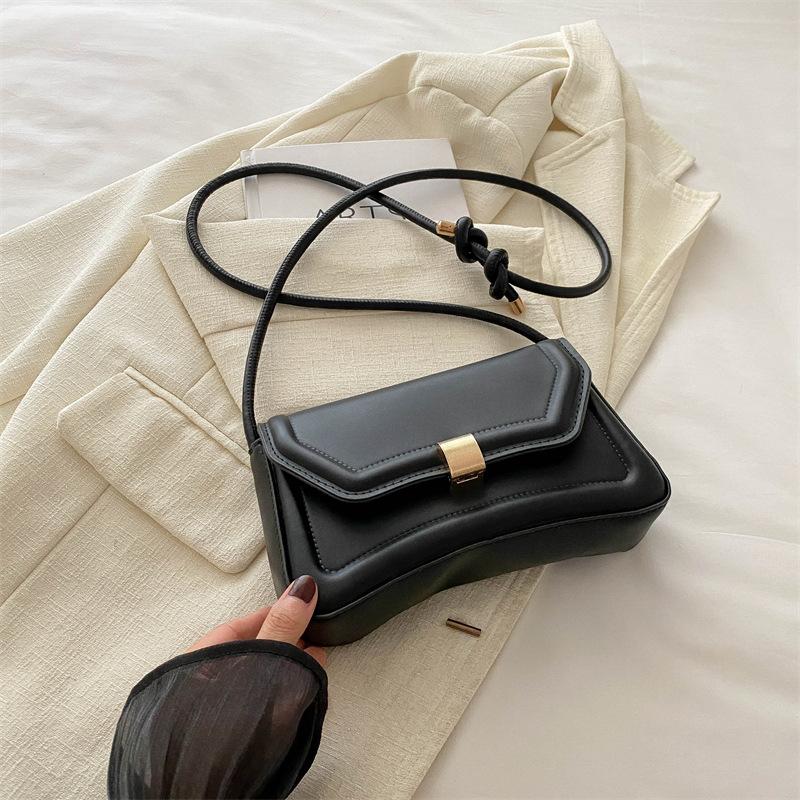 

Летняя сумка через плечо женская 2024 новая красивая модная сумка на плечо персонализированная косая крестовина повседневная сумка подмышкой маленькая квадратная сумка чёрный