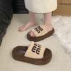 2025 höst och vinter internetkändis alfabet mode mångsidiga fluffiga tofflor dam bär en-ords tofflor trendiga skor plattform bomullstofflor