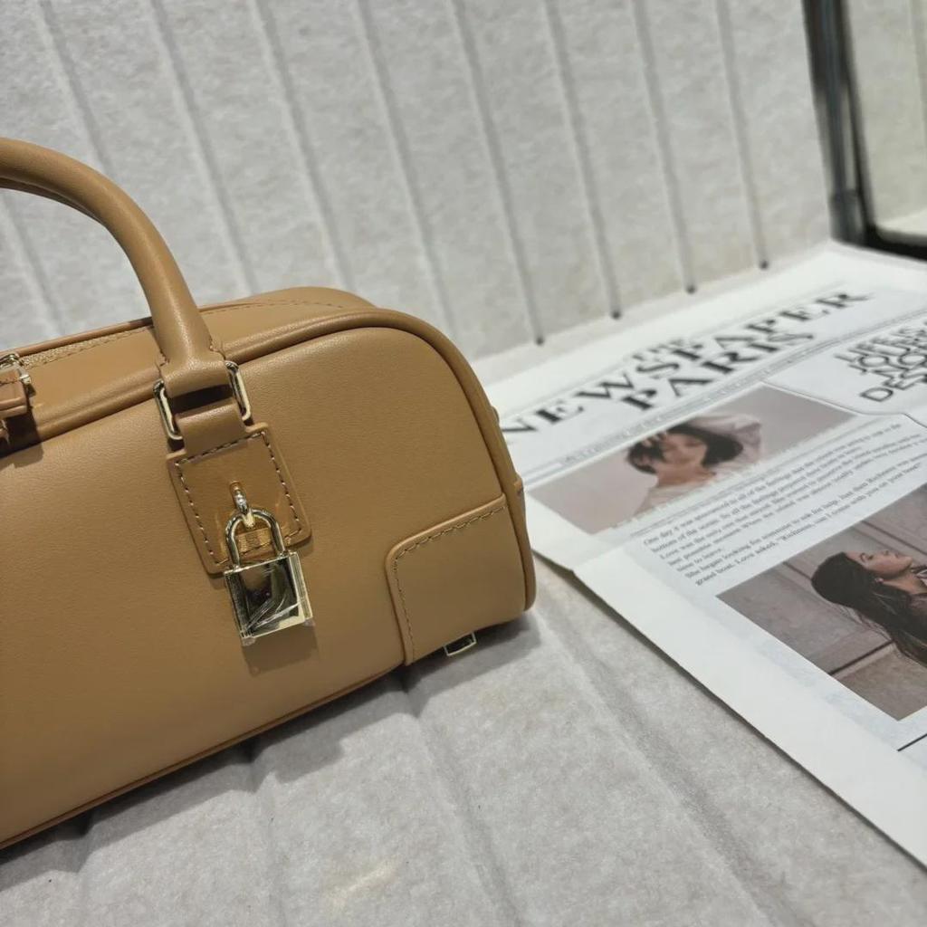 2025 Women's Cowhide Boston Bowling Bag: Versatile Shoulder & Messenger Bag for Commuting & Fashion