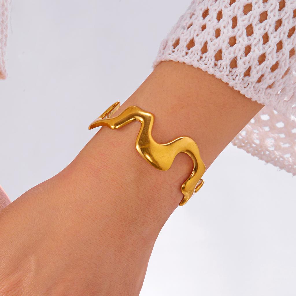 Vintage Stainless Steel Wide Cuff Bangle for Women Gold Color Starfish Flower Heart Open Chunky Exaggerated Bracelet Jewelry