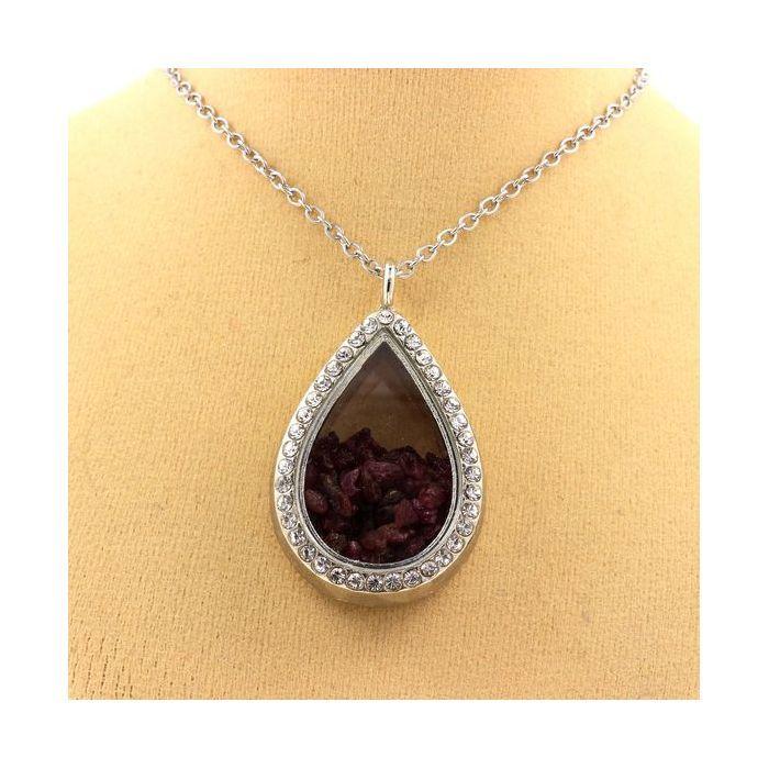 Steine ​​und Mineralien. Halskette Rohrubin. Tropfenmodell.