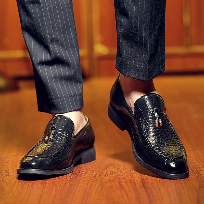 Fashion Trendy Men's PU Loafers New Flats Pointed Toe Slip-On Dress Moccasins Comfortable Walking Shoes for Men Business Casual Footwear