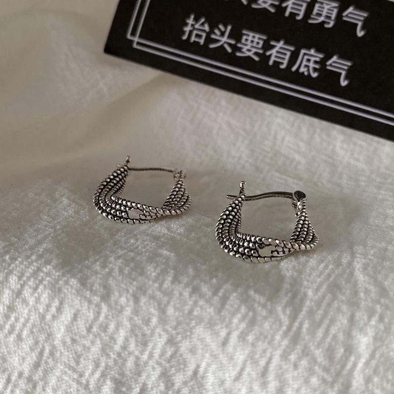 

ANENJERY Серьги-кольца Twist Face для женщин и мужчин, уникальный дизайн, простые темпераментные аксессуары с пряжкой для ушей чёрный