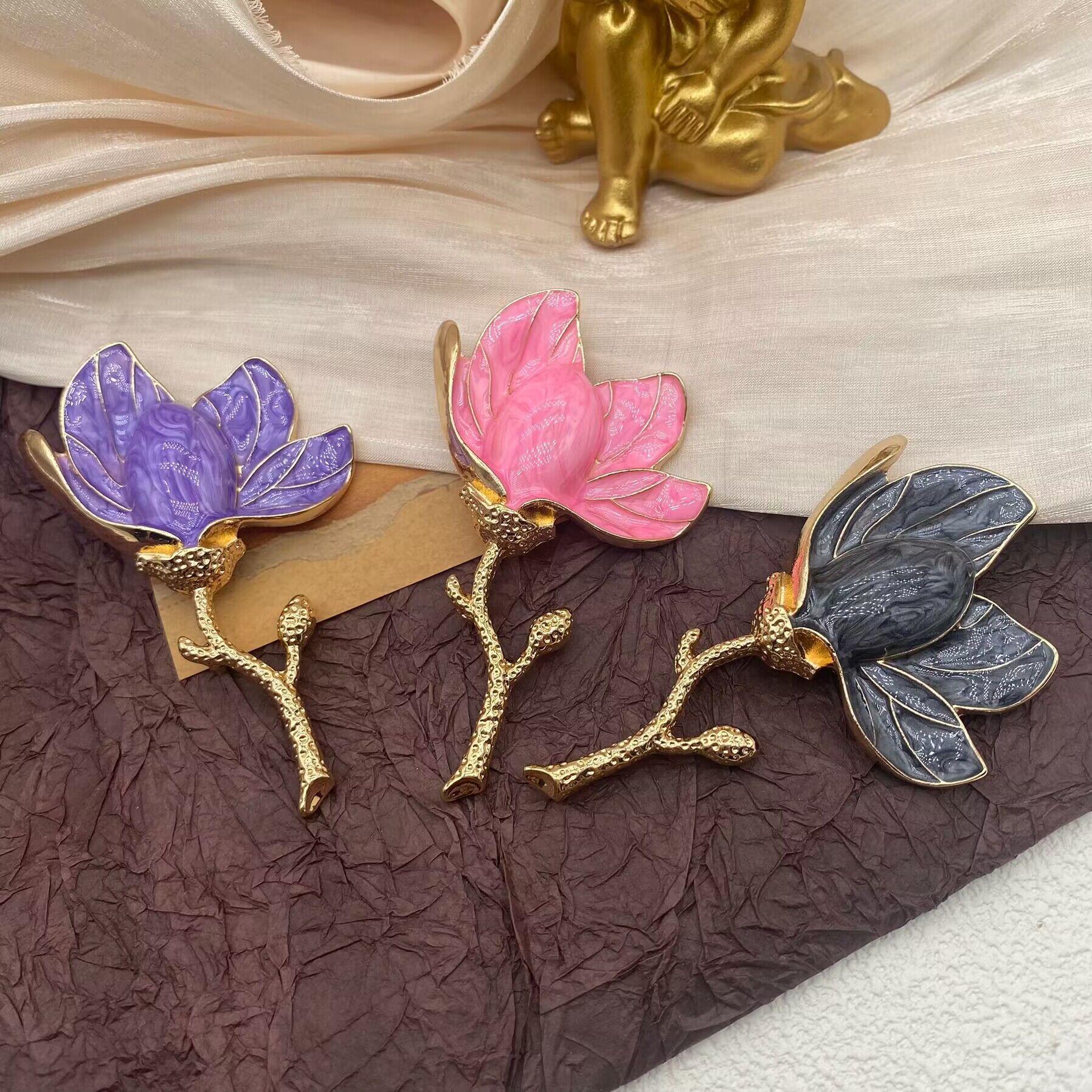

Vintage Women Men Fashion Tulip Enamel Brooches Pins Retro Palace Classic Elegant Lady Party Wedding Flower Badges Corsage