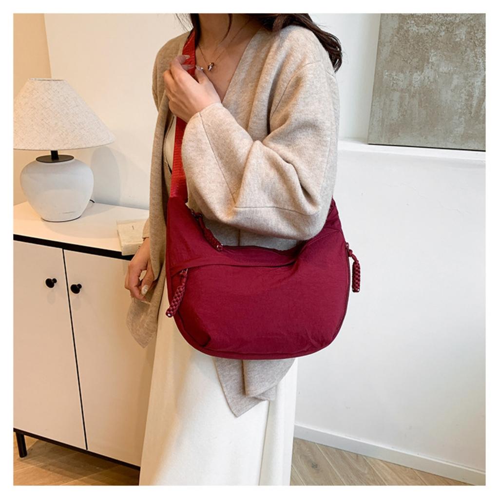 Torba tote o dużej pojemności, Lekka nylonowa torba crossbody z regulowanym paskiem i wieloma zapinanymi na zamek przegródkami