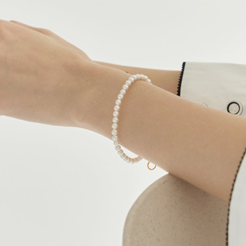 ENOUGHLIP Graceful Pearl Bracelet (4mm)