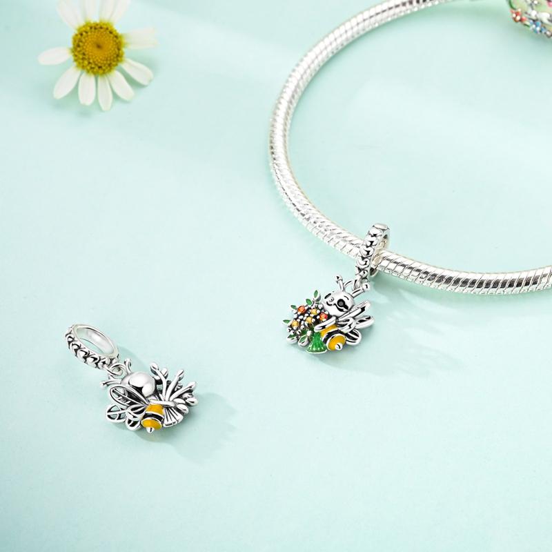 Charms Original Copper Bees Holding Flower Pendants Beads Fit Bracelet Women Jewelry Diy Fine Gift Accessory