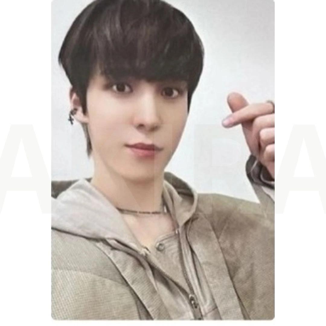 

ЗОЛОТОЙ ЧАС ATEEZ : Часть 1. ОФИЦИАЛЬНАЯ ФОТОКАРТОЧКА ИЗ АЛЬБОМА GH (A) / YUNHO