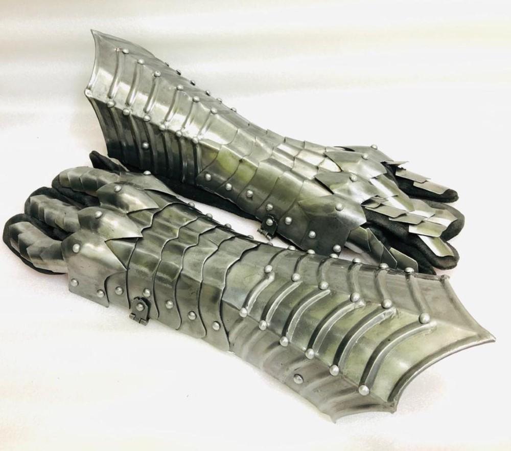 Armor keskaegsed terasest kindad, hilisgooti stiilis rüütlikindad