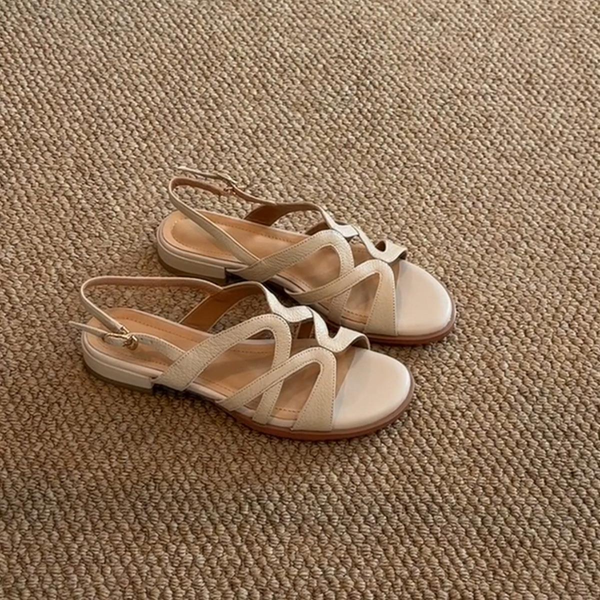 

Версия для города~ Французские сандалии на низком каблуке из мягкой кожи с ремешком-пряжкой, женская мода, уличная одежда, темперамент, с открытым носком, для города, римские сандалии 40 светло-коричневого