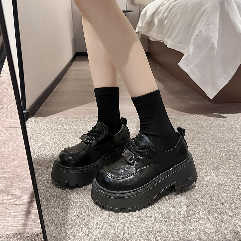 

Женские маленькие кожаные туфли на шнуровке в британском стиле, новые модные лоферы на платформе, весна-осень 2025, популярные в интернете, модные и универсальные 39 чёрный