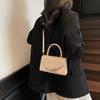New fashionable and versatile simple and highend shoulder messenger bag trendy and popular niche design handbag