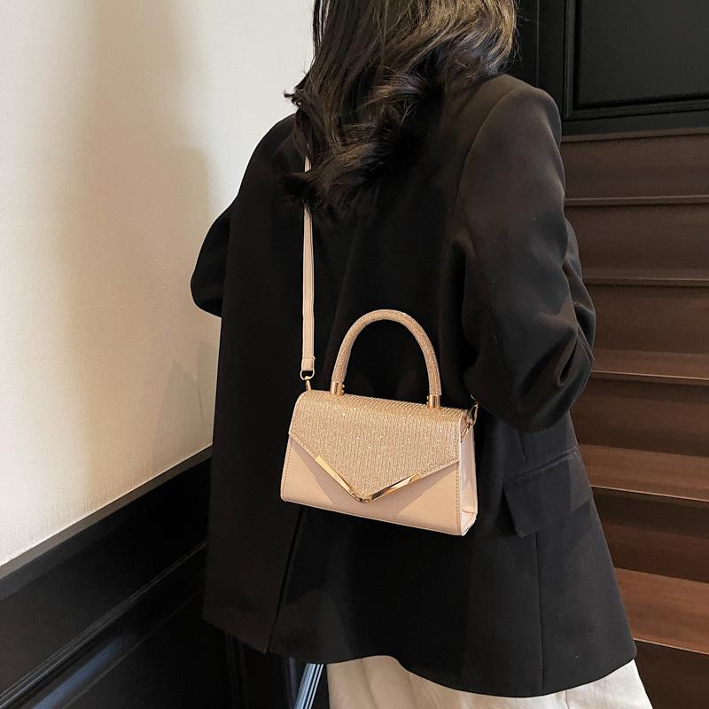 New fashionable and versatile simple and highend shoulder messenger bag trendy and popular niche design handbag