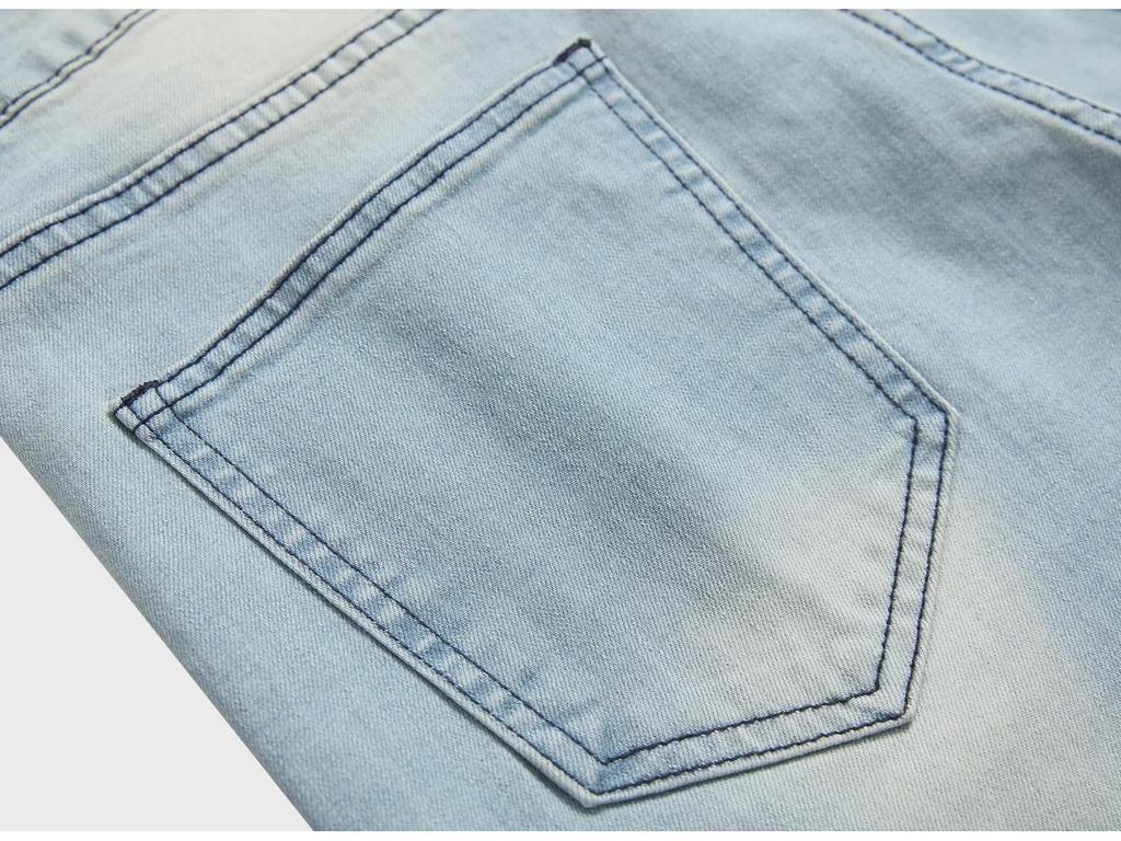 Herrenjeans im Slim Fit mit elastischem Cross-Border-Schnitt und nostalgischem Denim