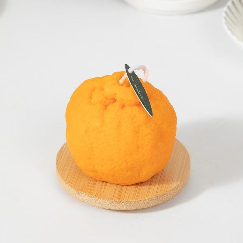 

Свеча ручной работы в форме апельсина с ароматом цитрусовых - сувенир