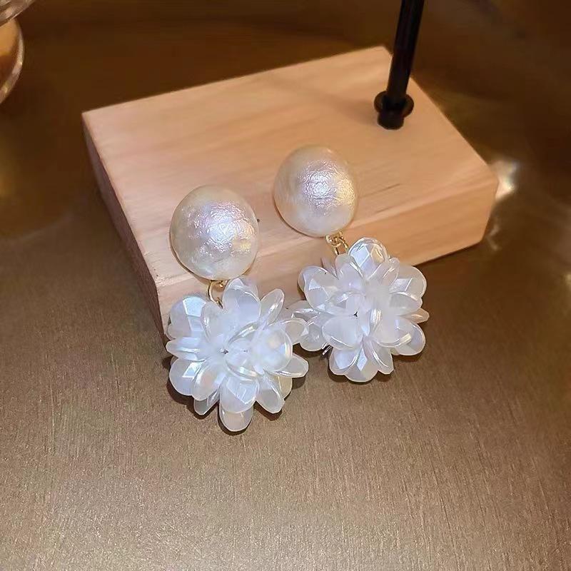 Silver needle white flower pearl stud earrings design sense exquisite super fairy petal earrings