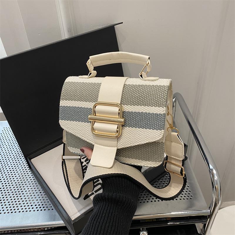 2025 new fashion shoulder bag niche design portable small square bag women's bag winter foreign style messenger bag